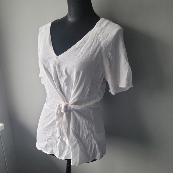 Kismet white flowy front tie blouse size M - Picture 3 of 11